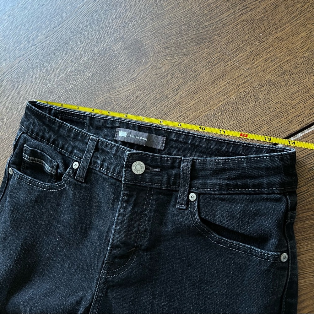 Levi's Women's Classic Black Denim Skinny Jeans Size 6p Black Mid Rise preowned - Picture 10 of 11